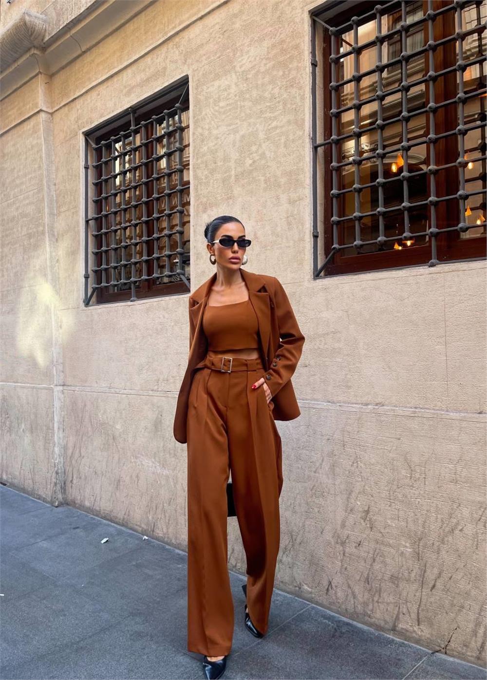 Conjunto de 3 Piezas – Blazer, Top y Pantalón Color Terracota