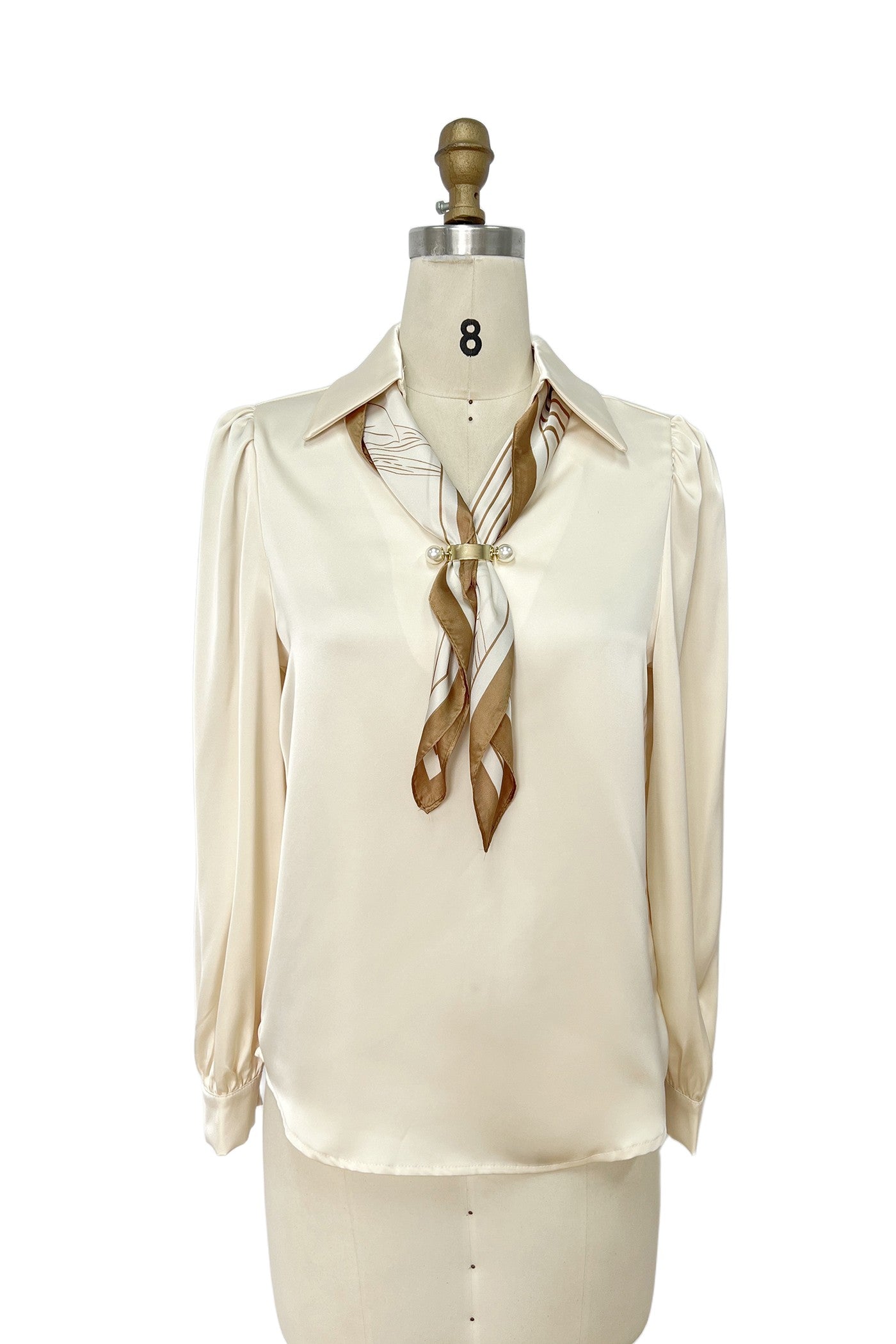 lusa Satinada con Pañuelo y Broche de Perlas – Champán