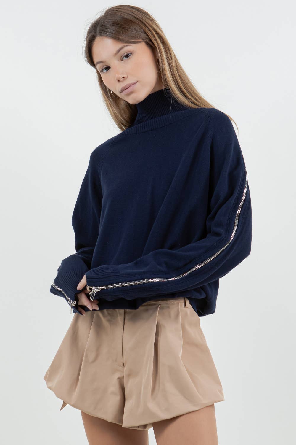 Multipurpose Sweater with Zipper and Contrasting Inner Panel – Navy Color