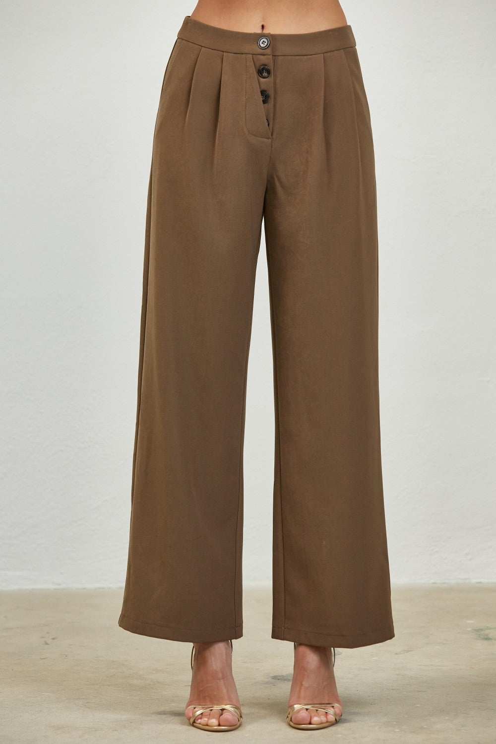 Pantalón de Vestir Marrón con Corte Recto y Botones Frontales