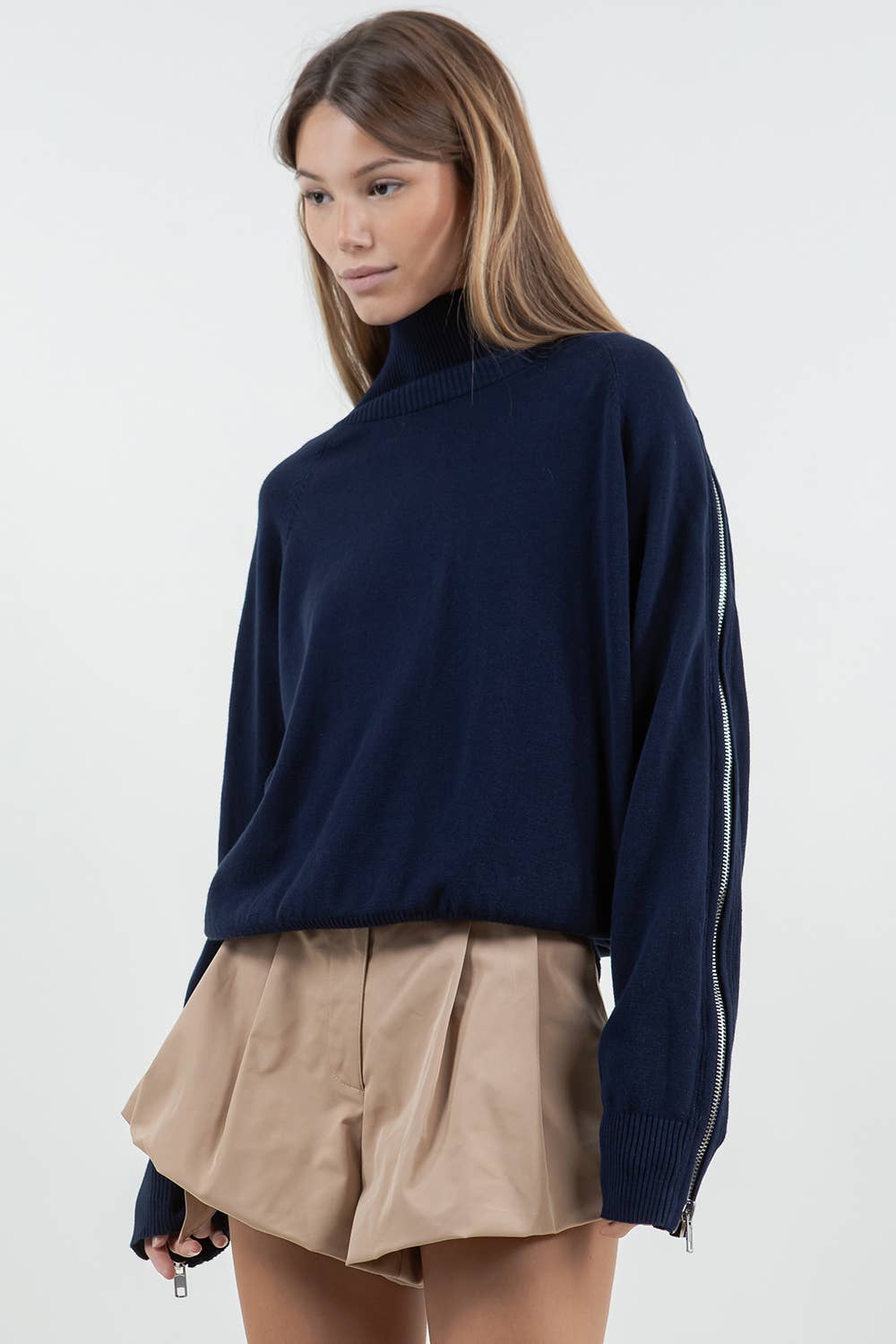 Multipurpose Sweater with Zipper and Contrasting Inner Panel – Navy Color