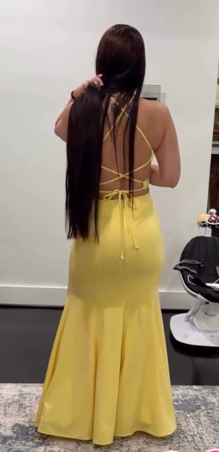 Vestido Halter Cruzado con Espalda Abierta – Amarillo Sol