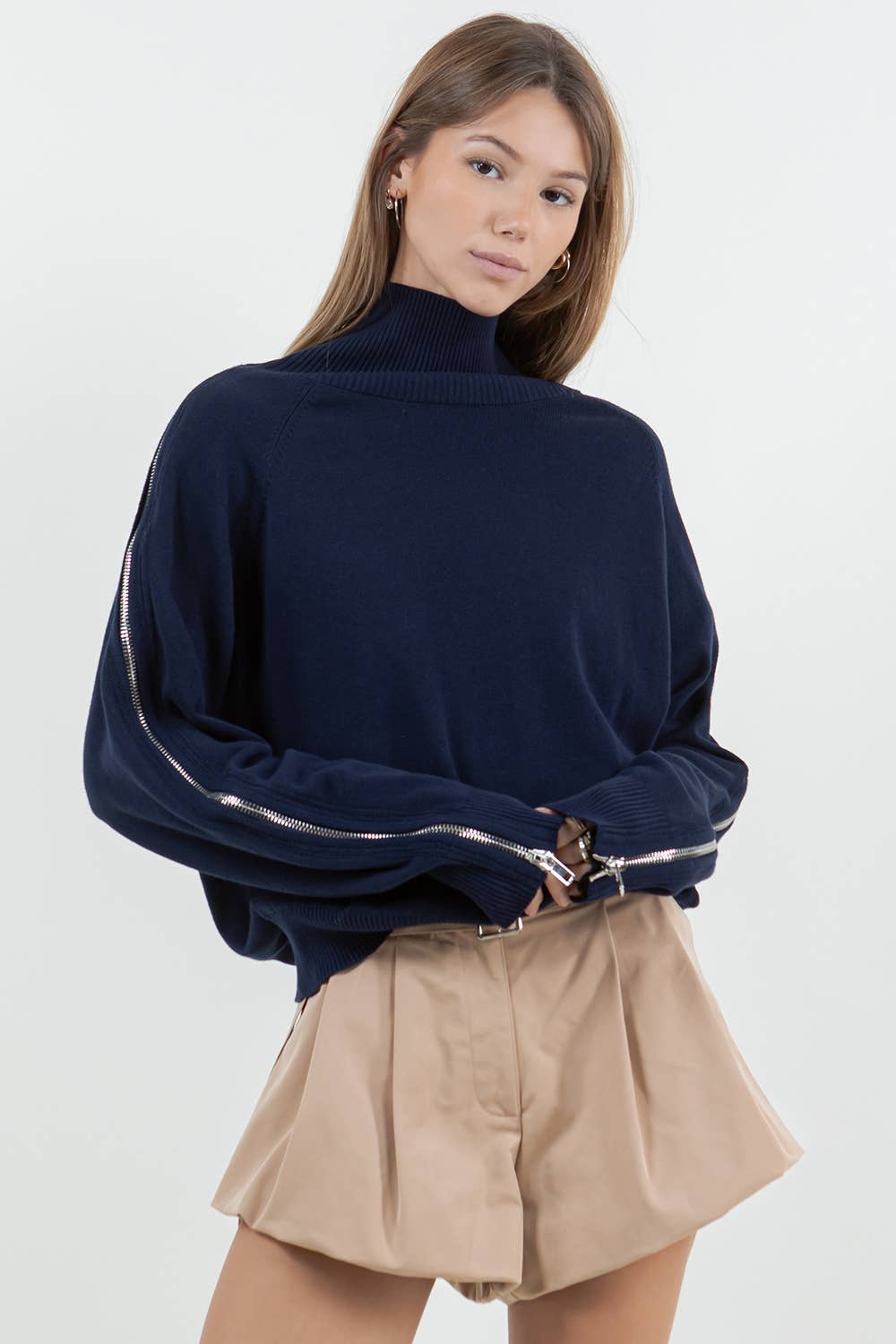 Multipurpose Sweater with Zipper and Contrasting Inner Panel – Navy Color