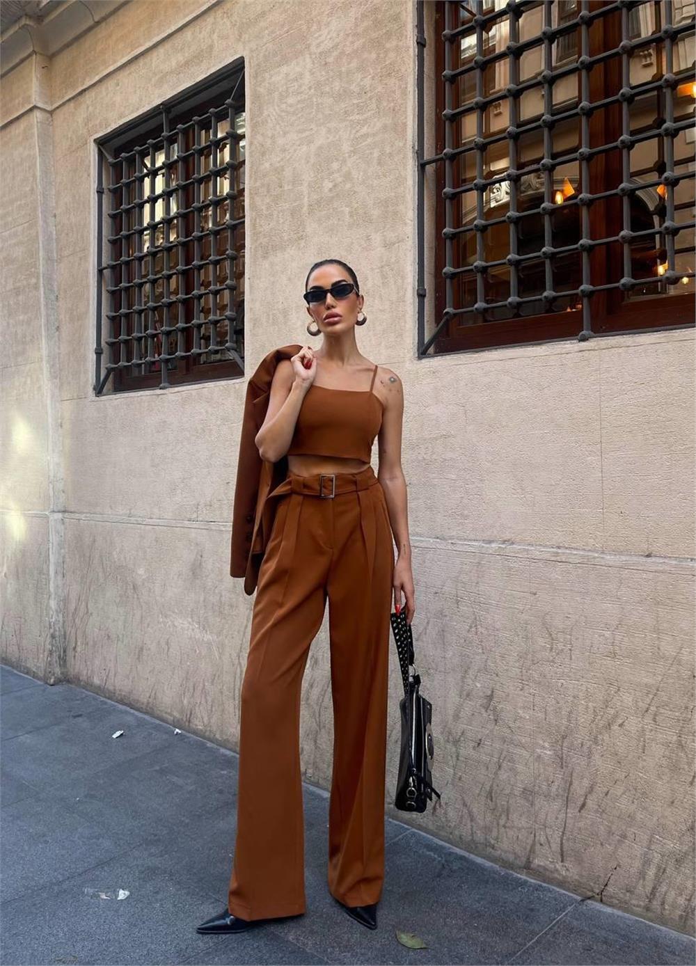 Conjunto de 3 Piezas – Blazer, Top y Pantalón Color Terracota