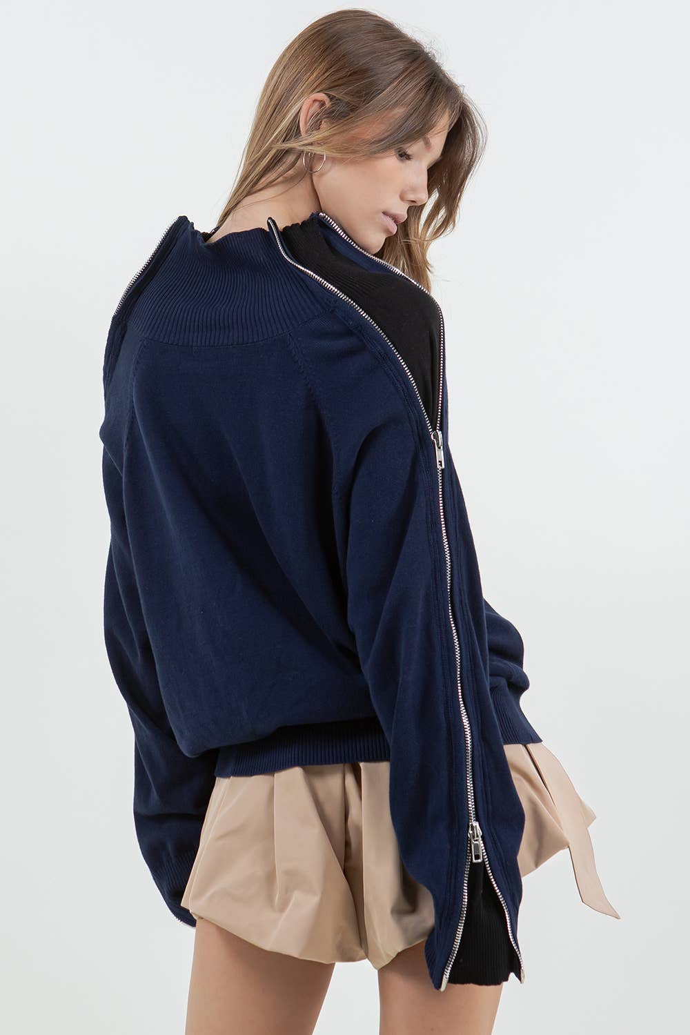 Multipurpose Sweater with Zipper and Contrasting Inner Panel – Navy Color