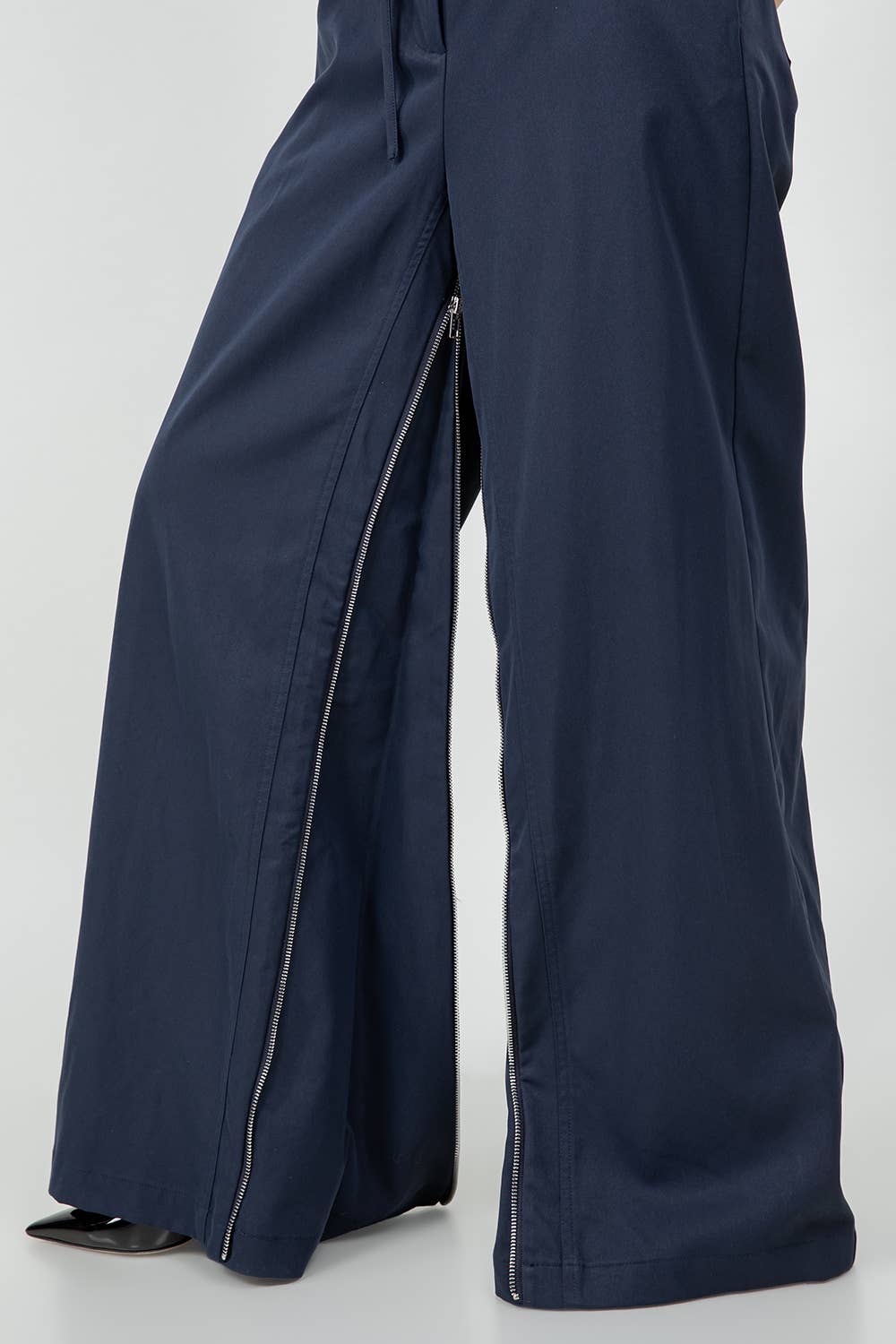 Utility Pants with Zippers on the Internal Seam – Navy Color