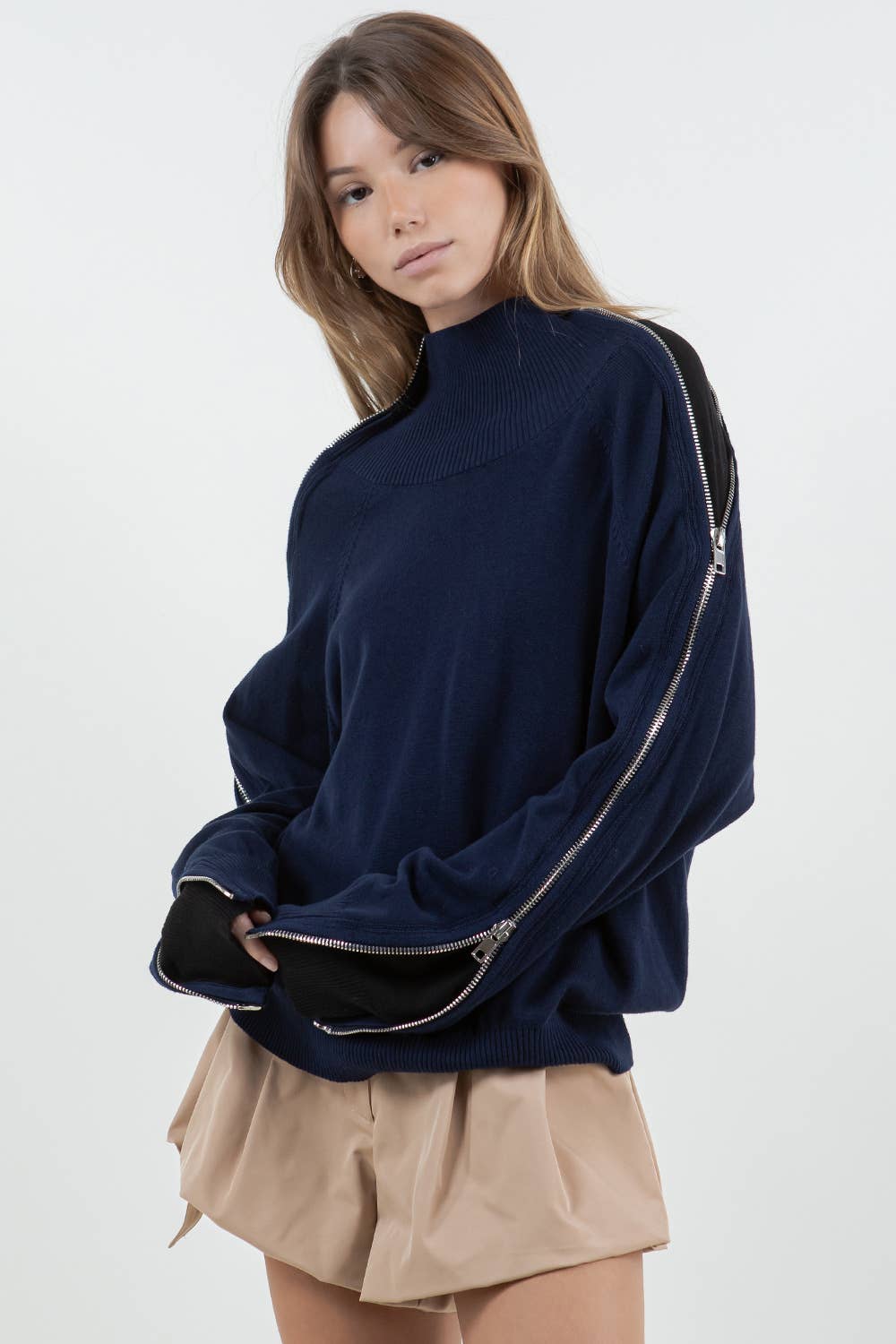 Multipurpose Sweater with Zipper and Contrasting Inner Panel – Navy Color