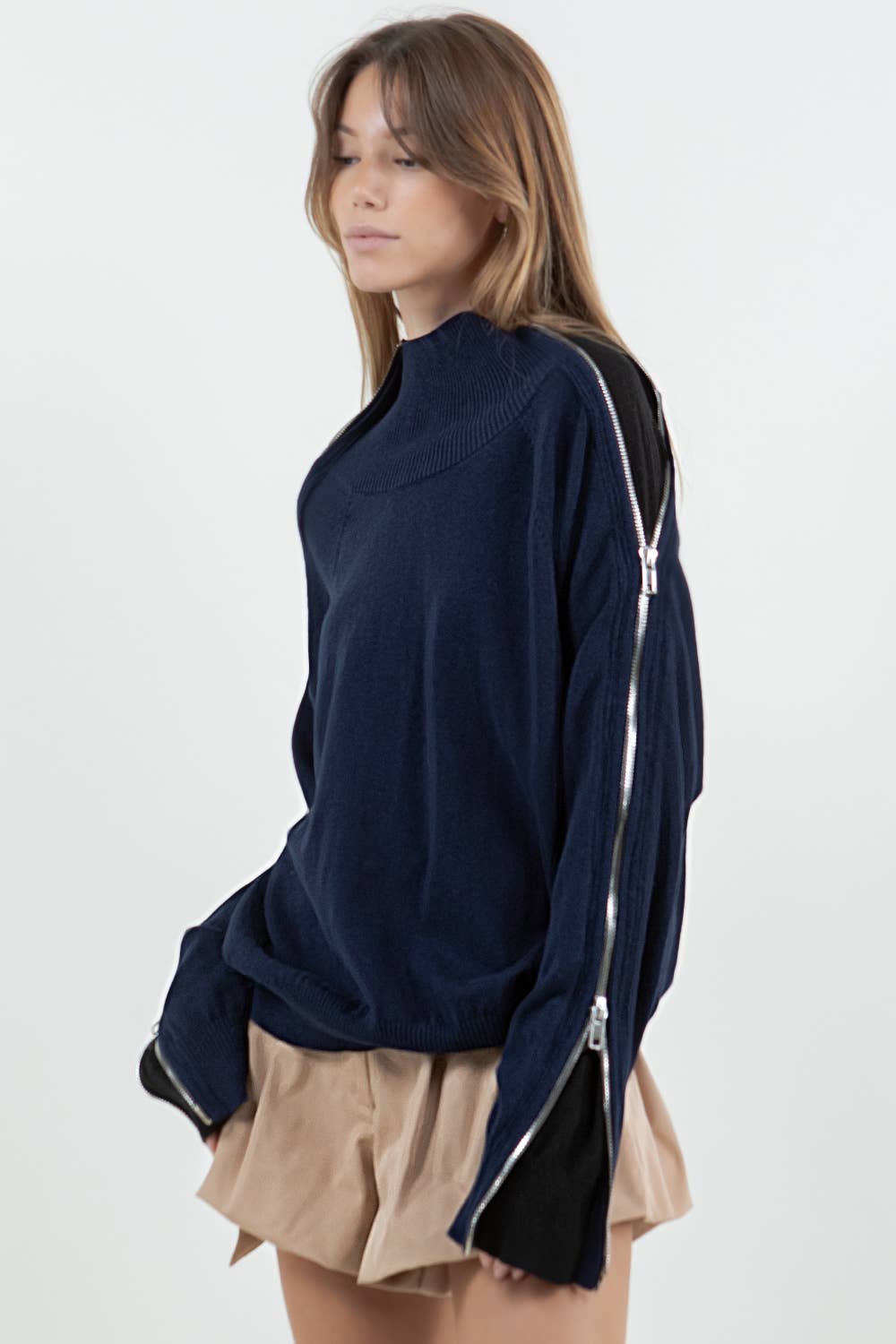 Multipurpose Sweater with Zipper and Contrasting Inner Panel – Navy Color