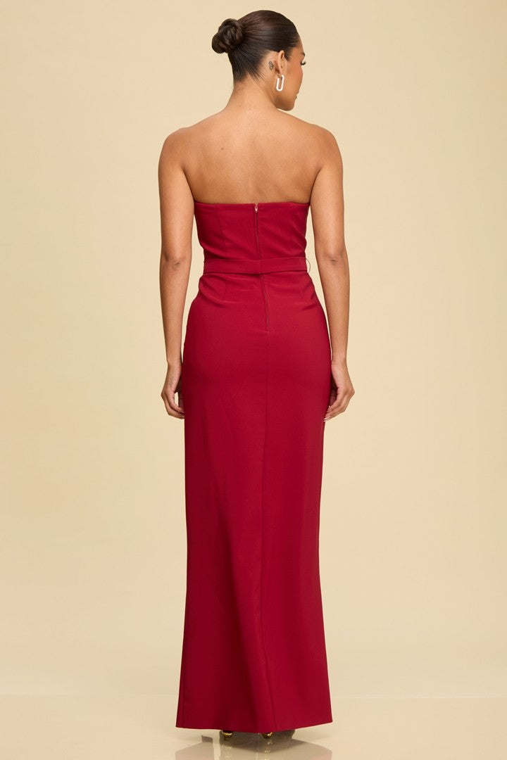 Vestido Rojo Strapless con Moño y Abertura Frontal