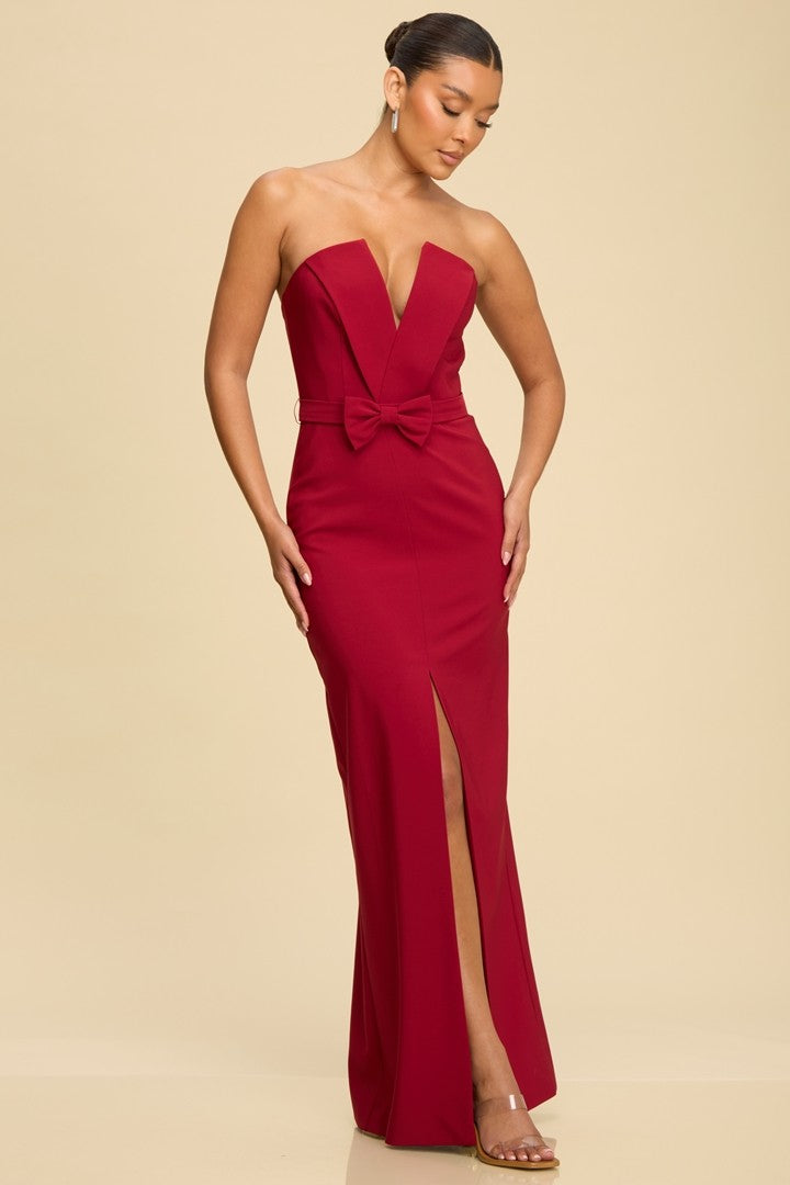 Vestido Rojo Strapless con Moño y Abertura Frontal